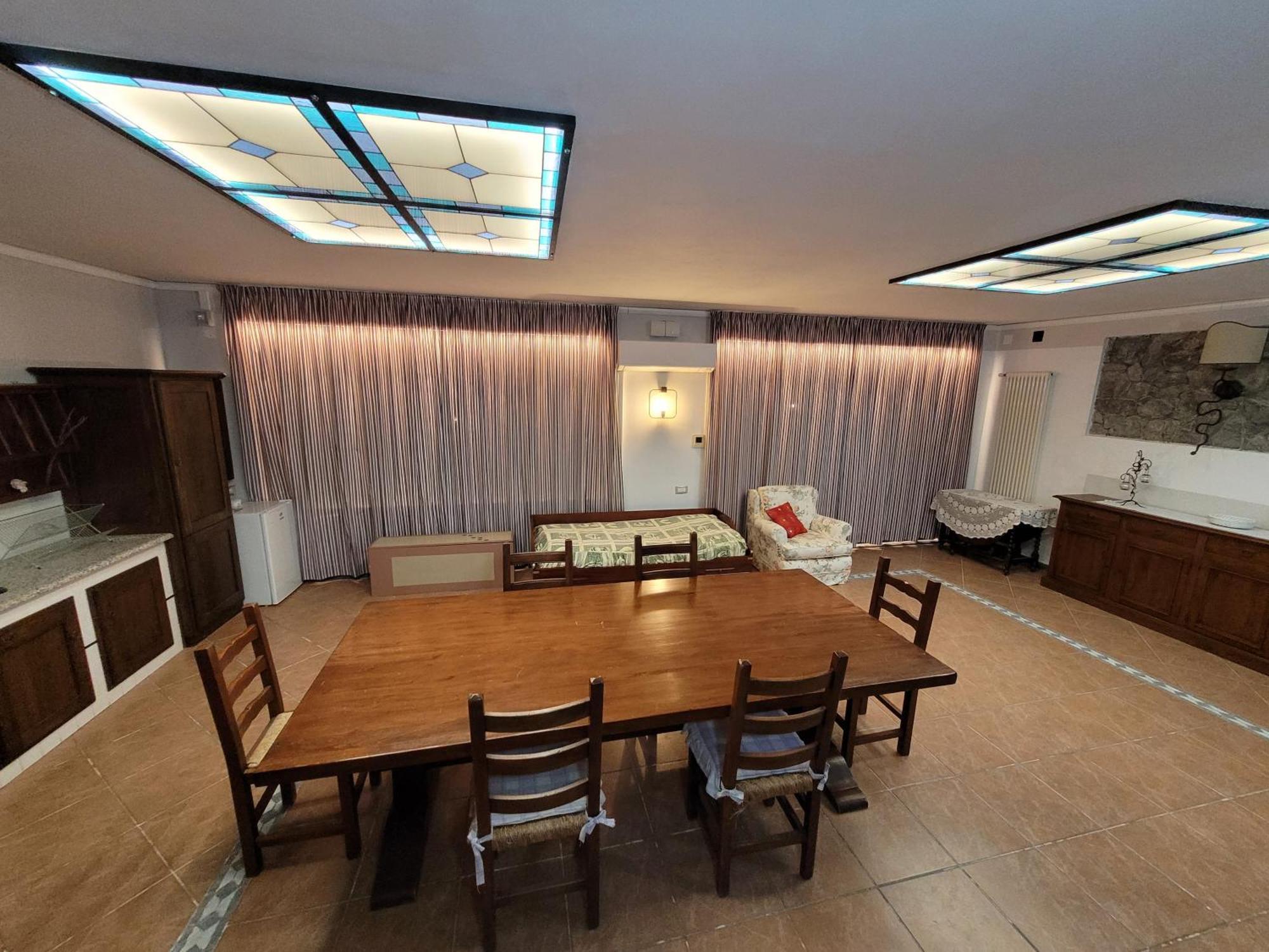 Casa vacanze Madama Dore, Casa Indipendente Con Grande Giardino E Parcheggio Privato *