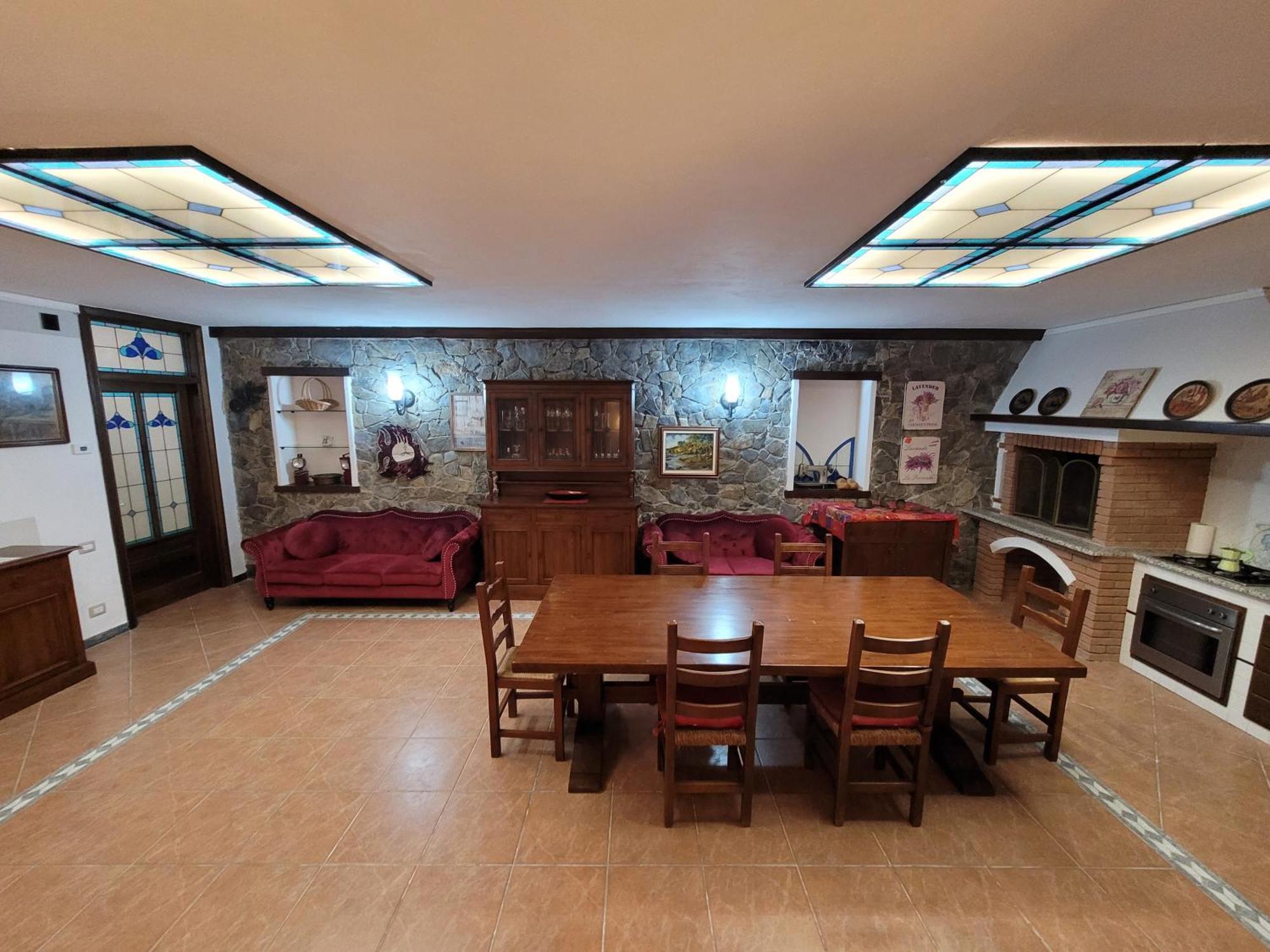 Casa vacanze Madama Dore, Casa Indipendente Con Grande Giardino E Parcheggio Privato La Spezia
