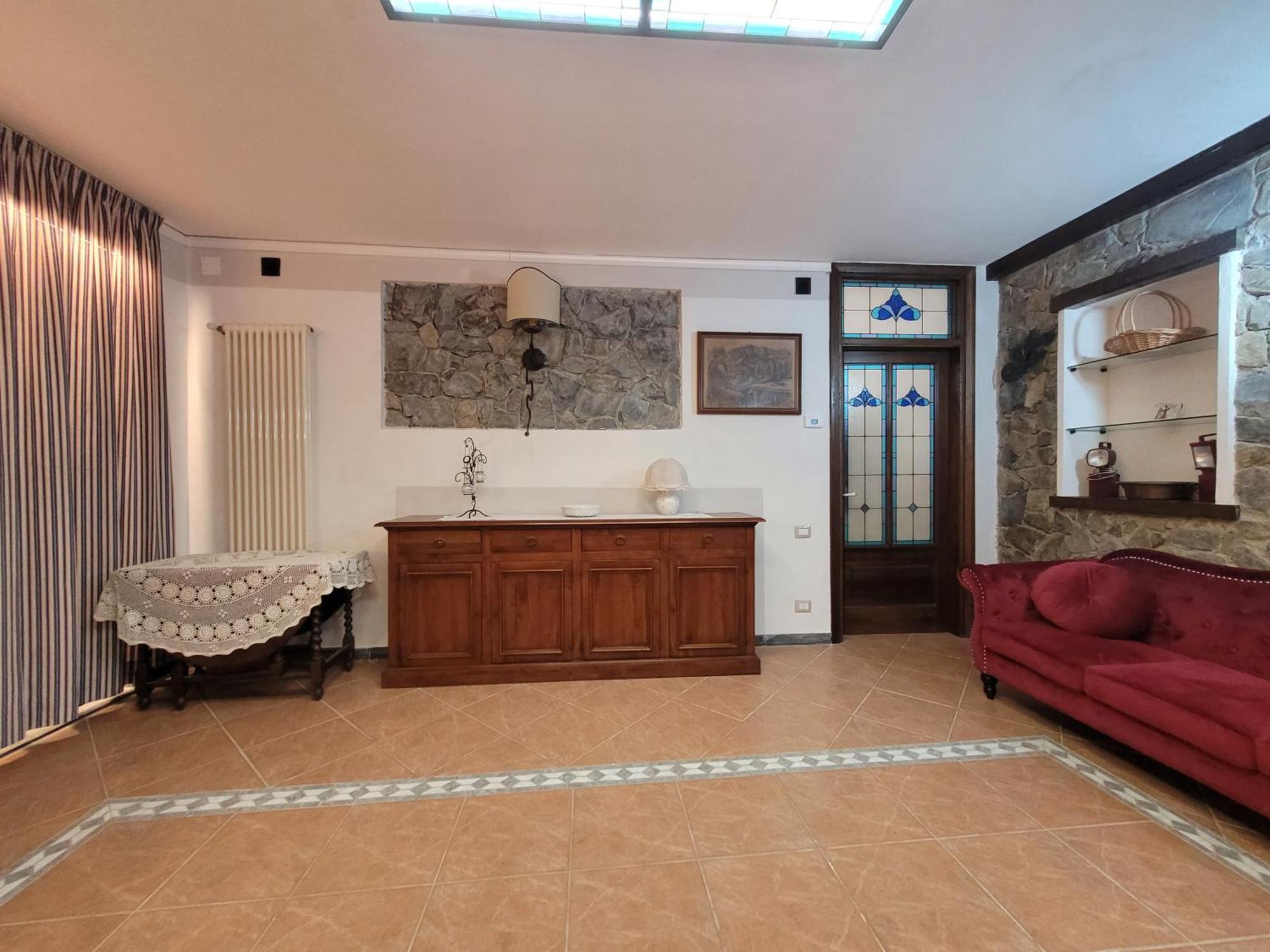 Casa vacanze Madama Dore, Casa Indipendente Con Grande Giardino E Parcheggio Privato La Spezia